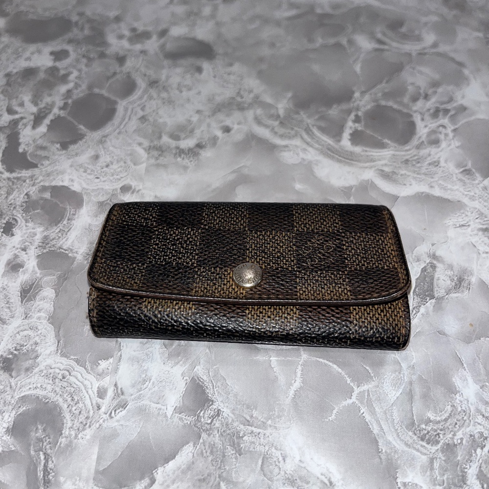 Louis Vuitton damier brown 4 key holder